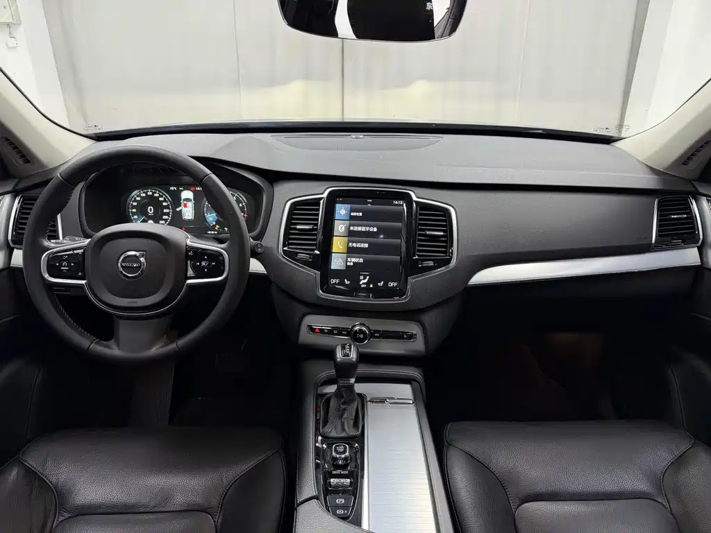 Volvo XC90 2018 — фото 7