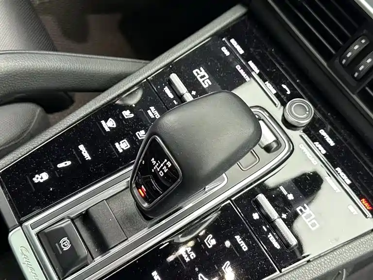 Porsche Cayenne 2020 — фото 17
