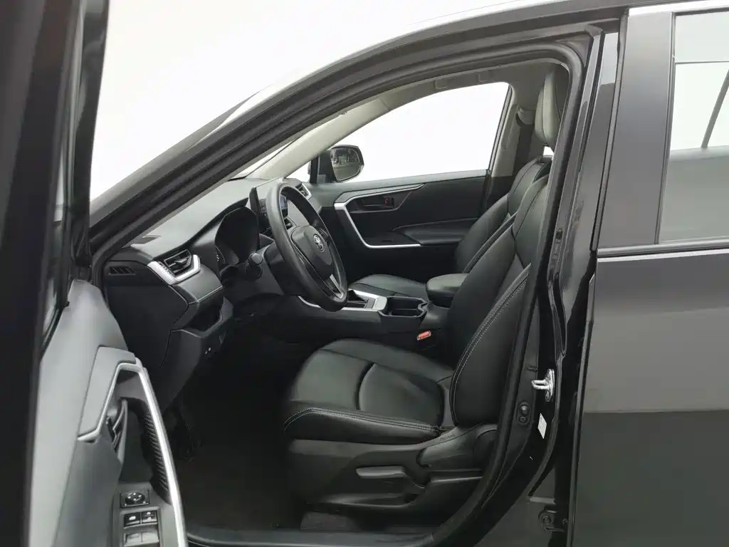 Toyota RAV4 2023 — фото 10