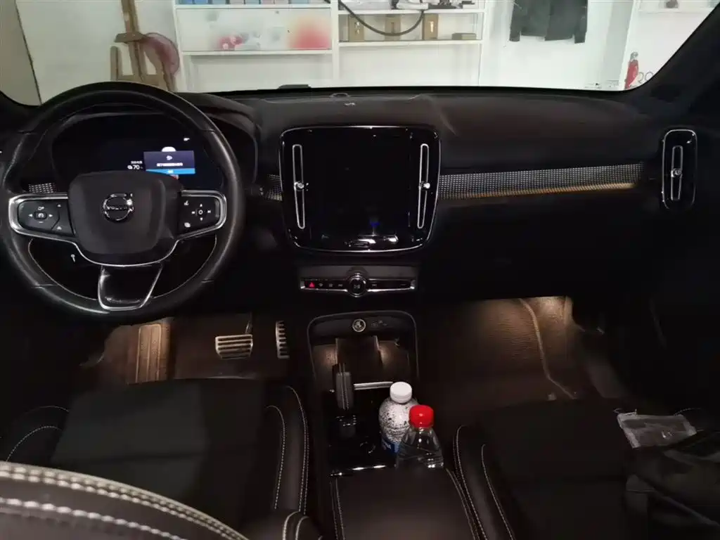 Volvo XC40 NEV 2021 — фото 16