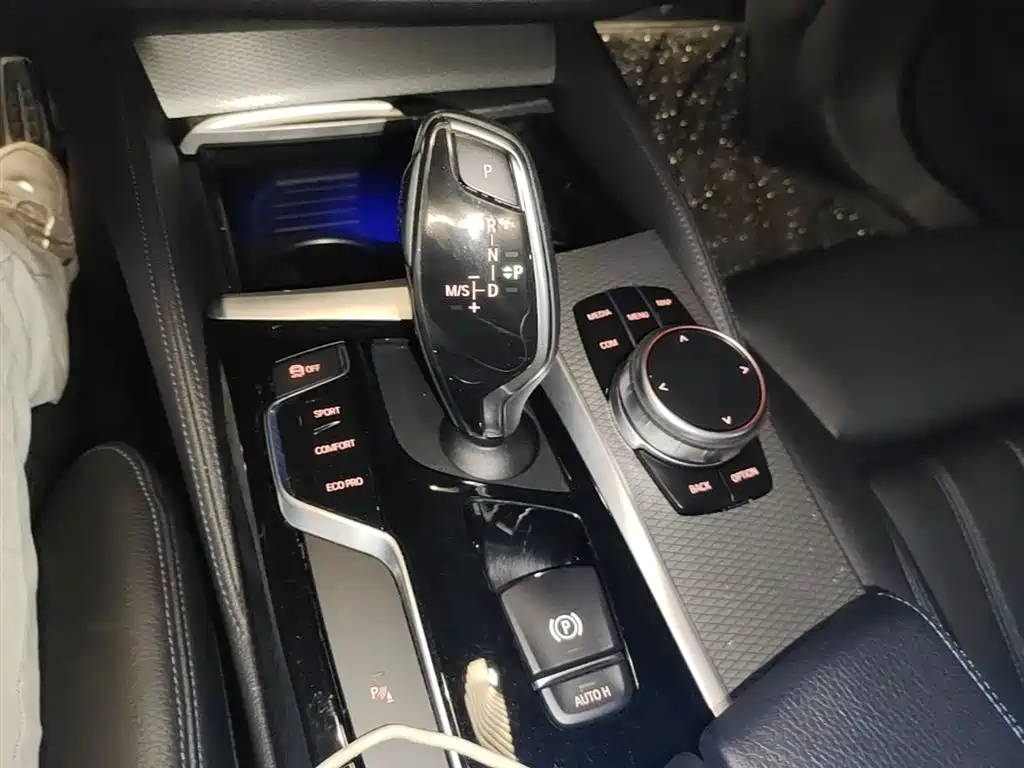 BMW 5 Series 2020 — фото 14