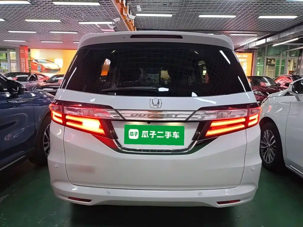 Honda Odyssey 2015 — фото 6