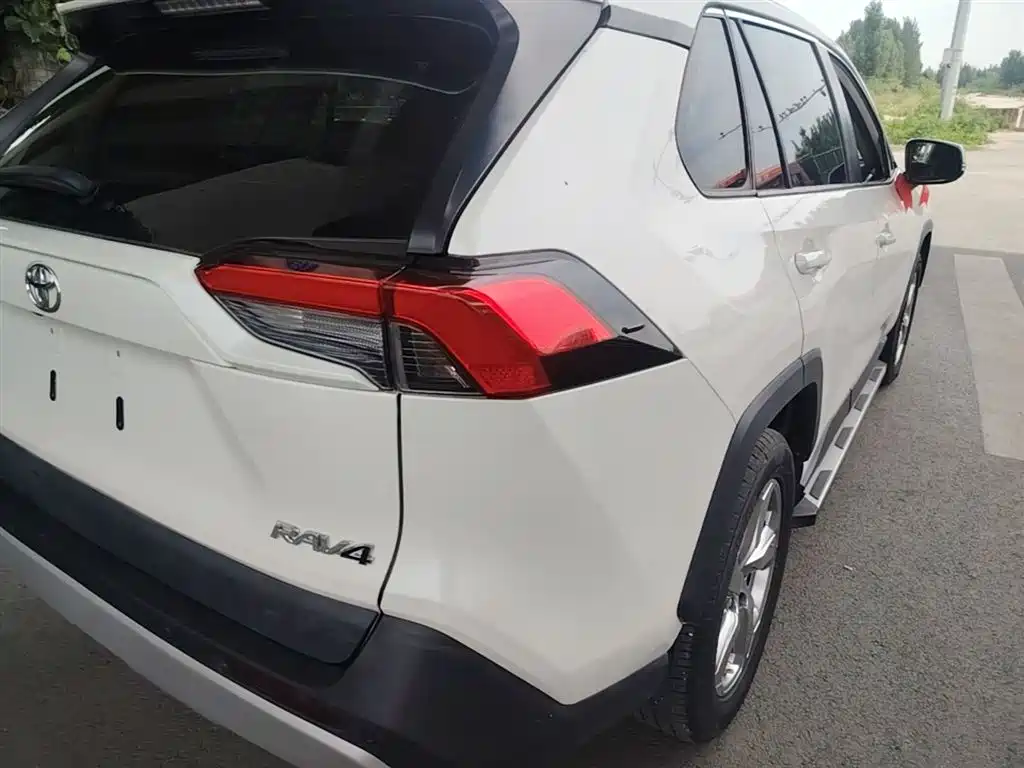 Toyota RAV4 2020 — фото 24