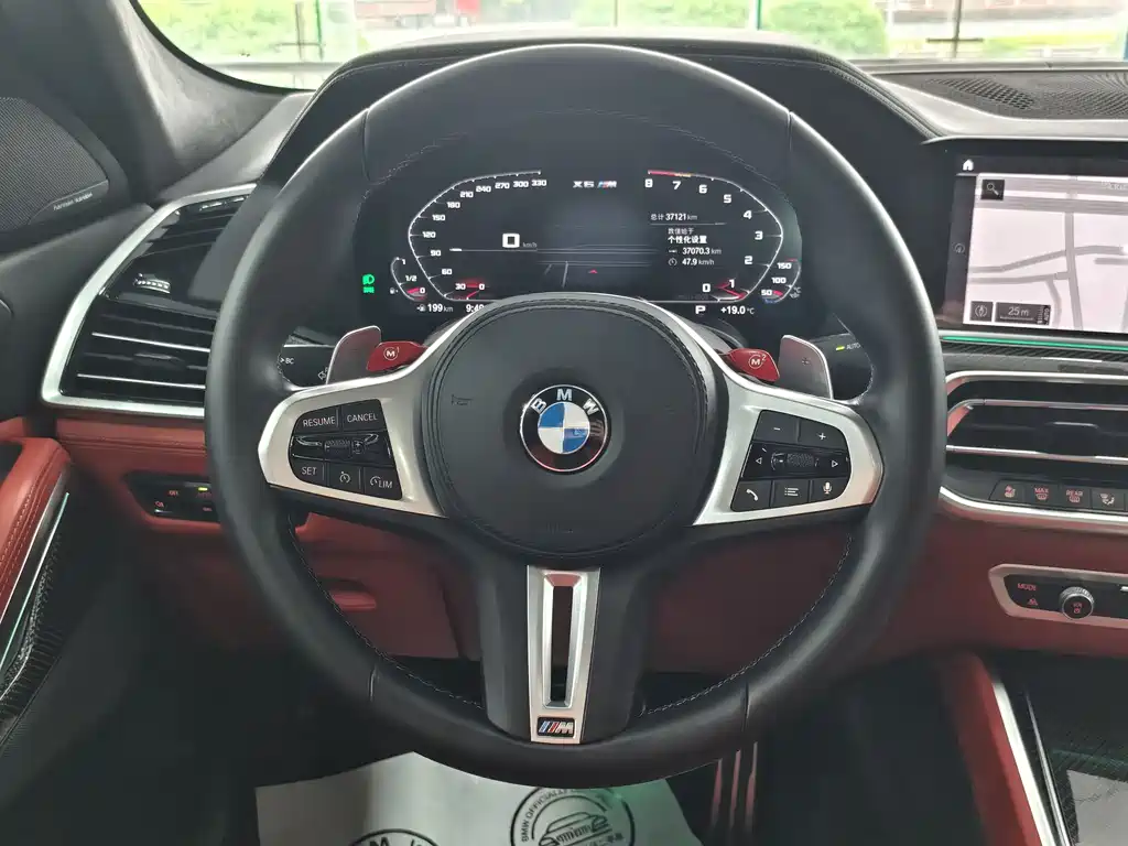 BMW X6 M 2023 — фото 11