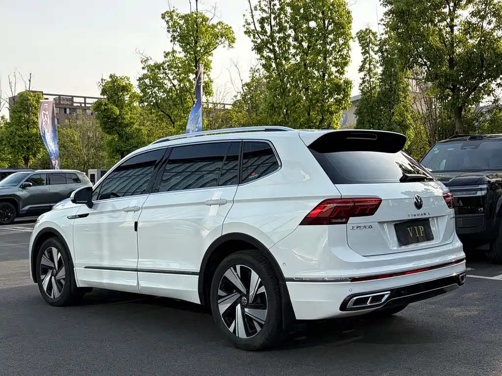 Volkswagen Tiguan L 2023 — фото 16