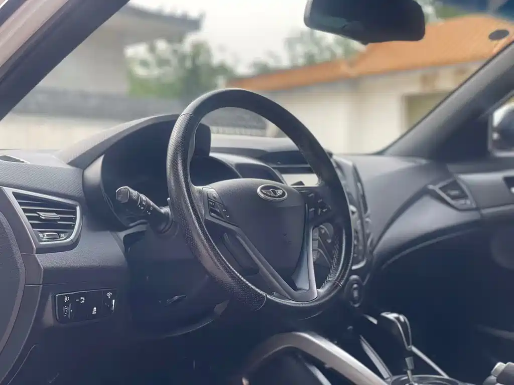 Hyundai Veloster 2015 — фото 10