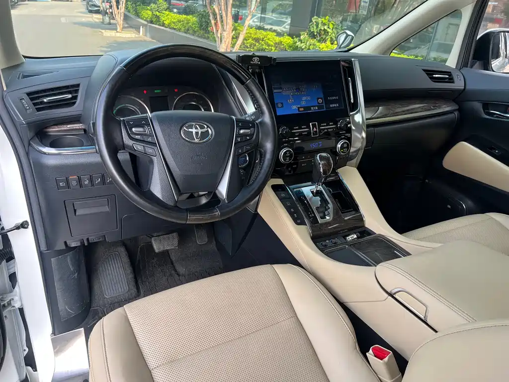 Toyota Alphard 2021 — фото 8
