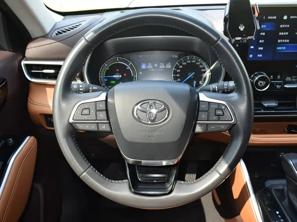 Toyota Highlander 2023 — фото 17