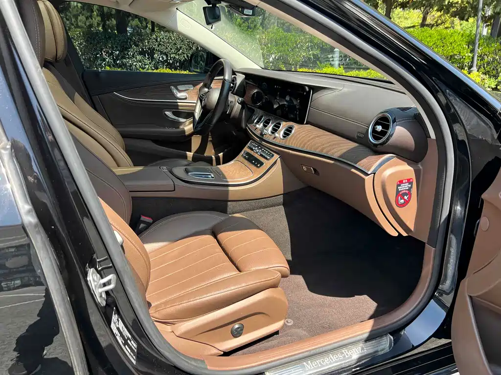 Mercedes-Benz E-Class 2023 — фото 9