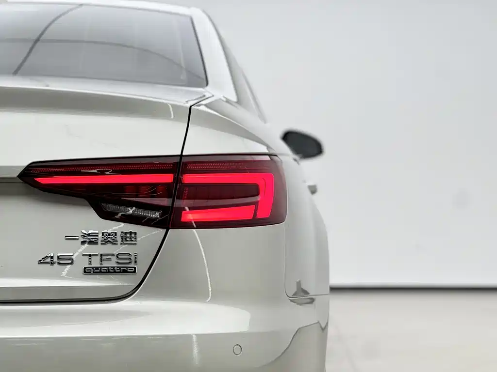 Audi A4L 2018 — фото 15
