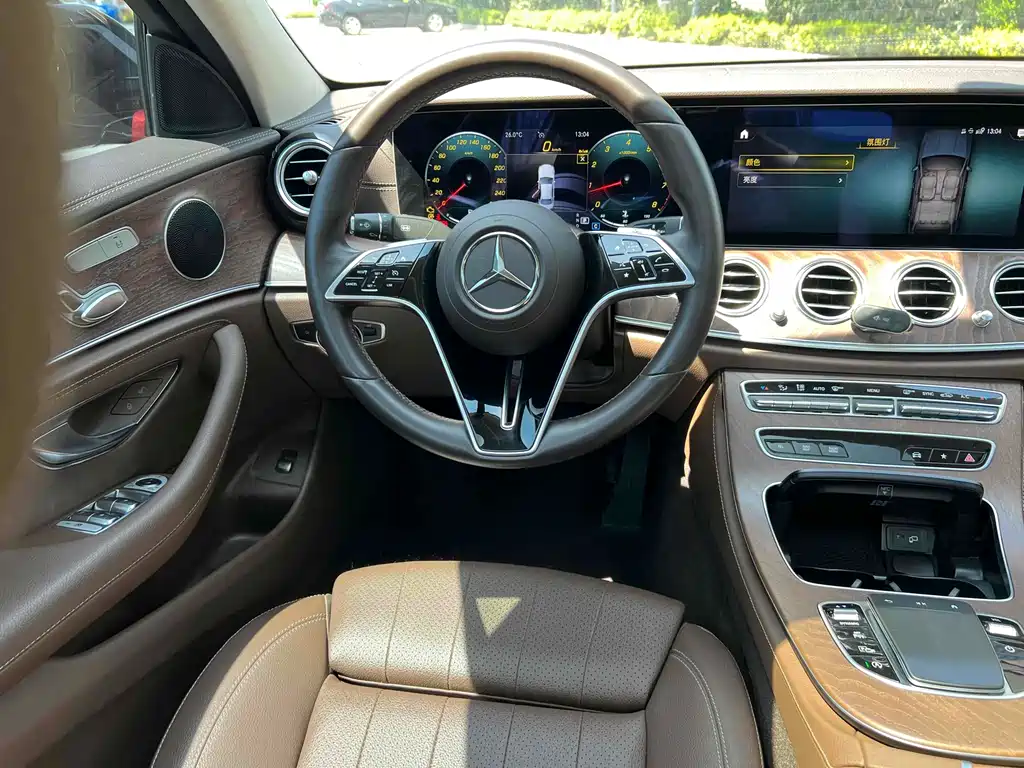 Mercedes-Benz E-Class 2023 — фото 19