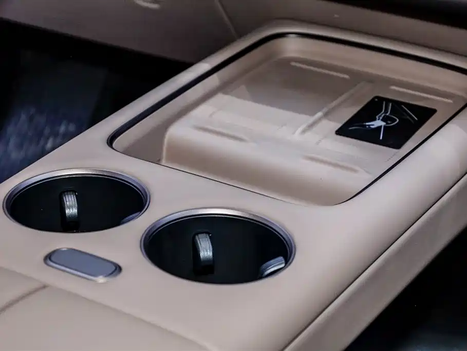 Li Auto i8 2025 — фото 20