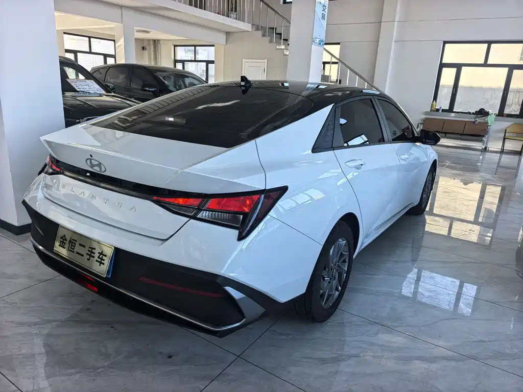 Hyundai Elantra 2025 — фото 13