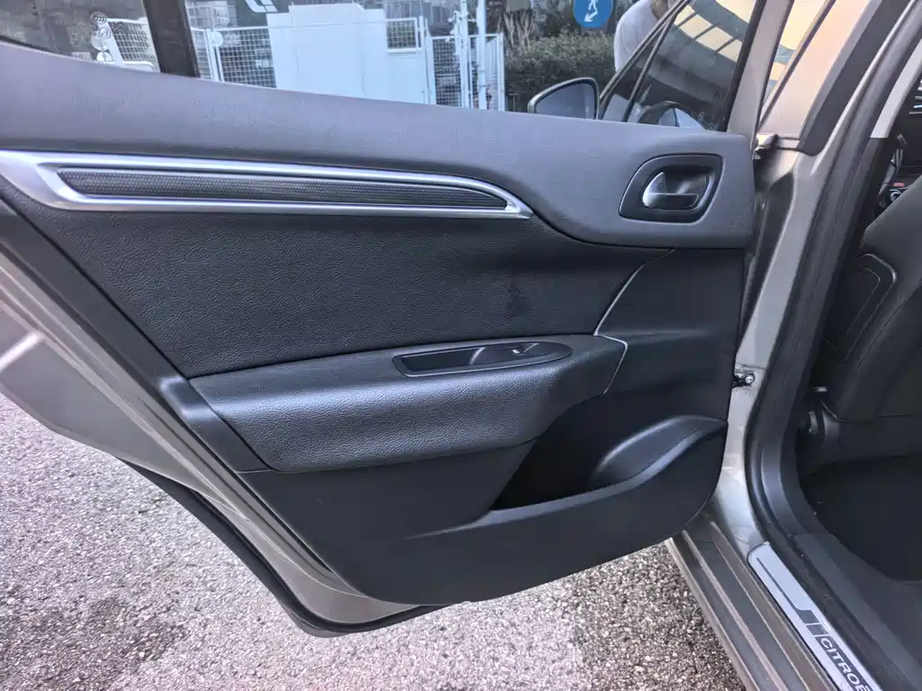 Citroën C4L 2015 — фото 12