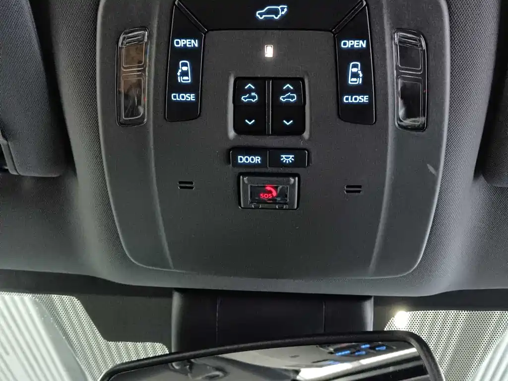 Toyota Sienna 2023 — фото 22