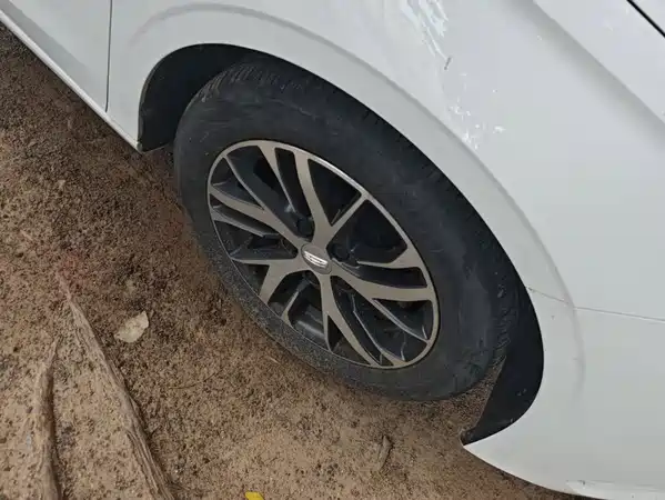 Geely Emgrand 2023