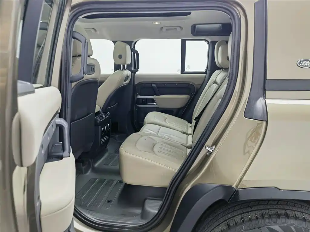 Land Rover Defender 2021 — фото 15