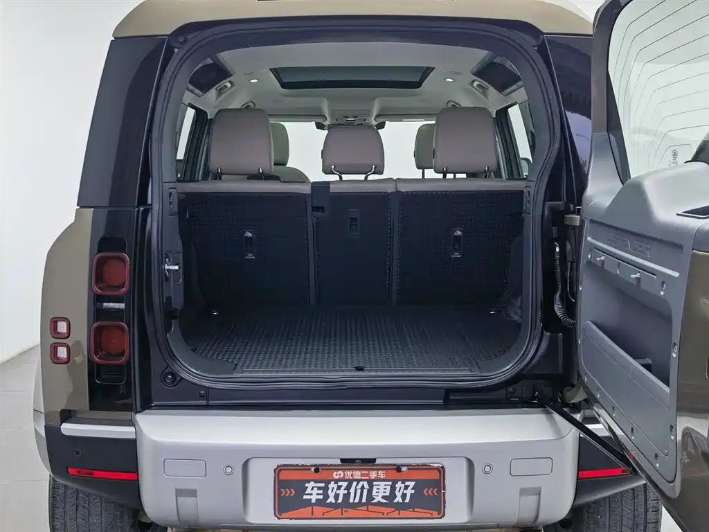 Land Rover Defender 2021 — фото 16