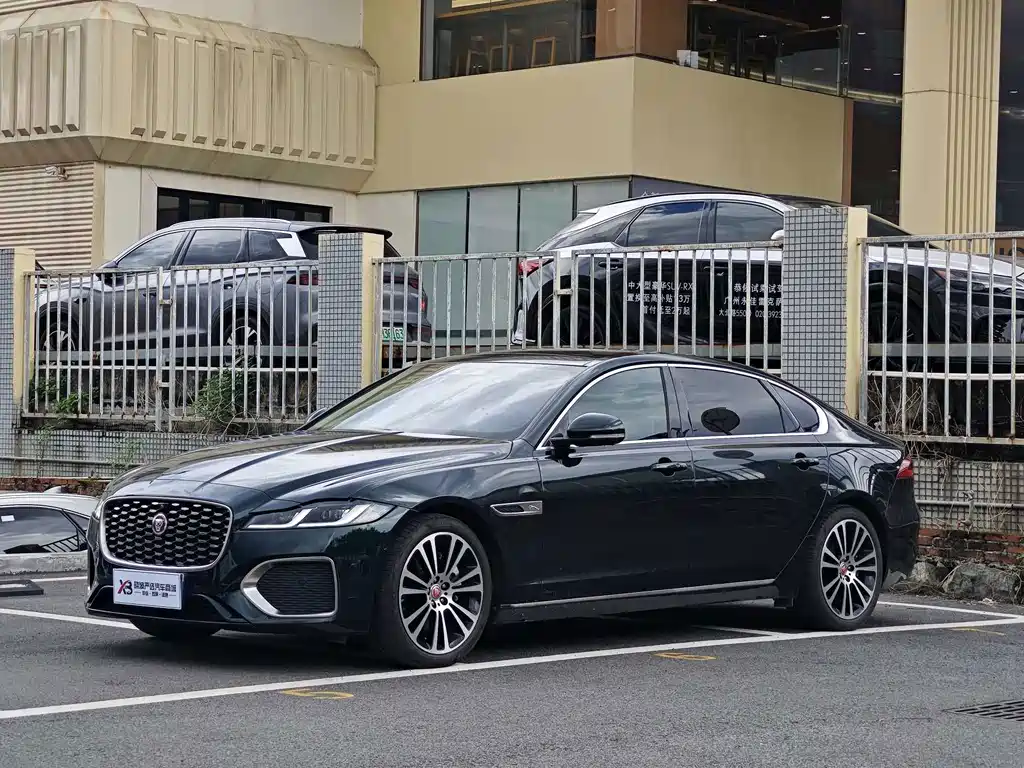 Jaguar XFL 2022 — фото 1