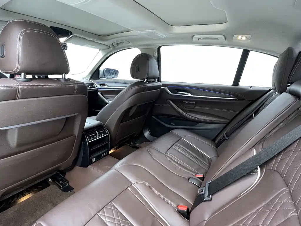 BMW 5 Series New Energy 2020 — фото 9