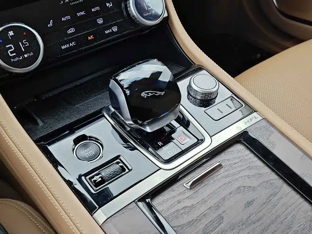 Jaguar XFL 2022 — фото 12