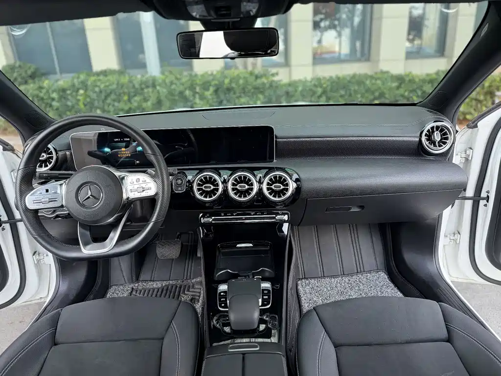 Mercedes-Benz A-Class 2020 — фото 4