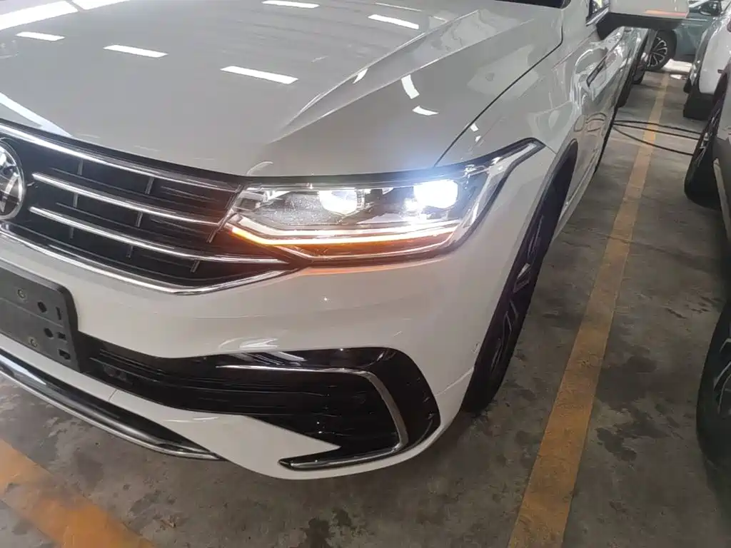 Volkswagen Tiguan L 2021 — фото 24