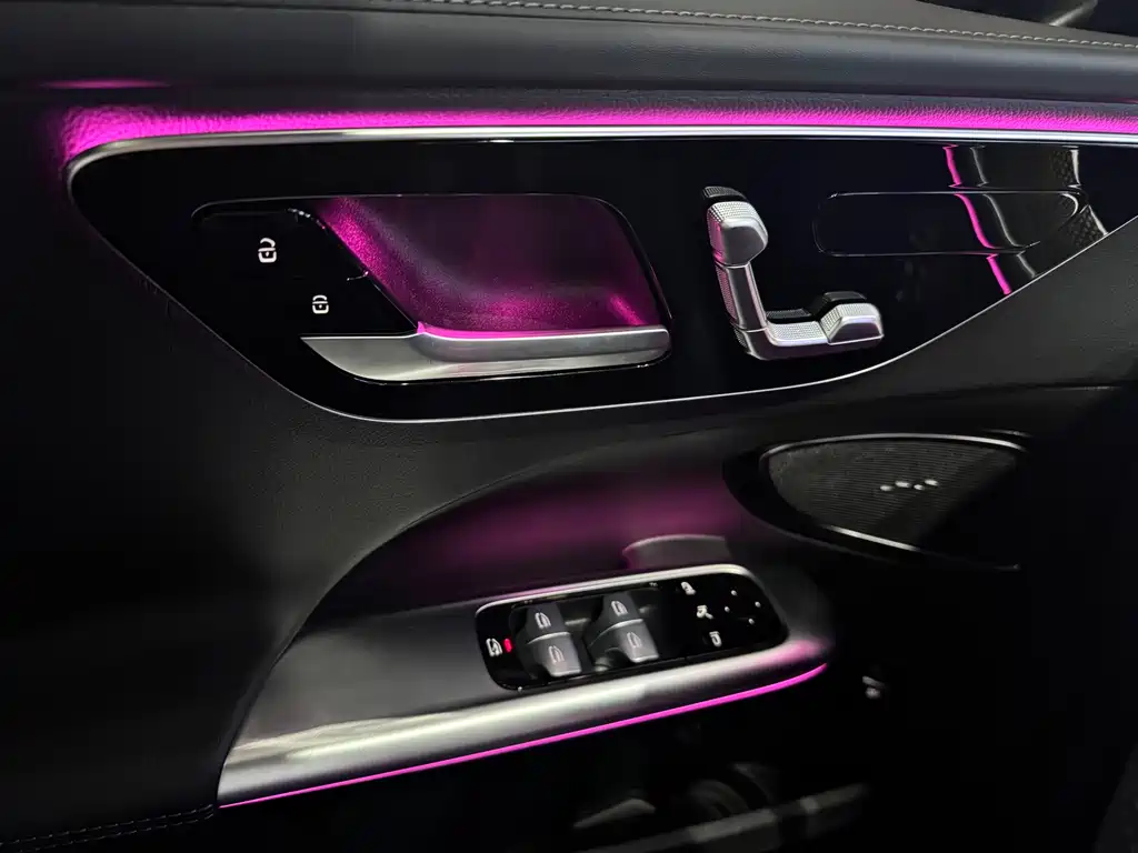 Mercedes-Benz C-Class 2025 — фото 15