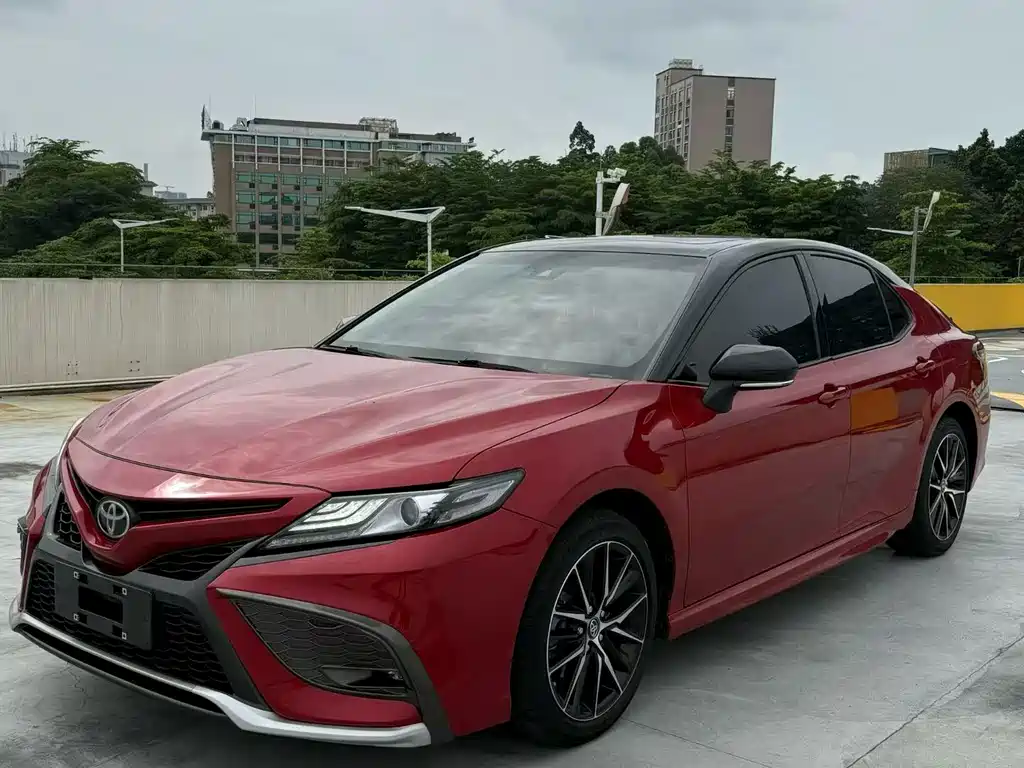 Toyota Camry 2022 — фото 2