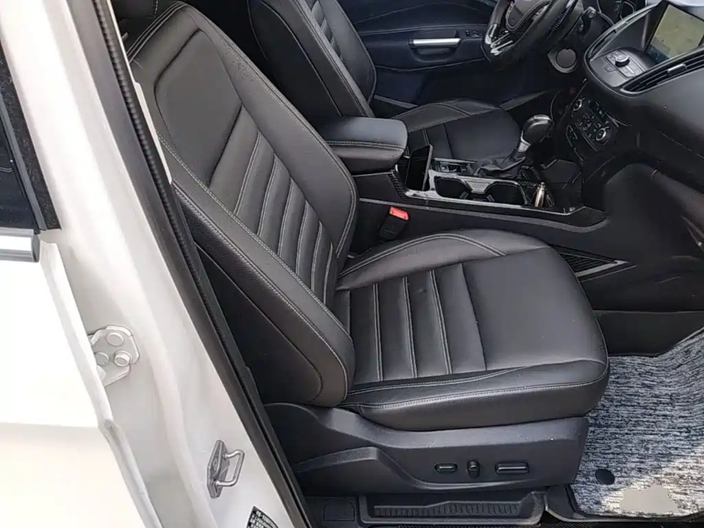 Ford Kuga 2017 — фото 25