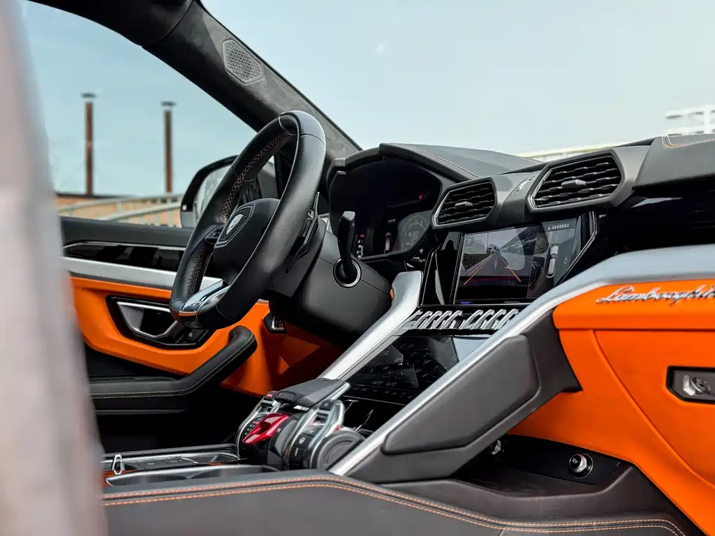 Lamborghini Urus 2023 — фото 10