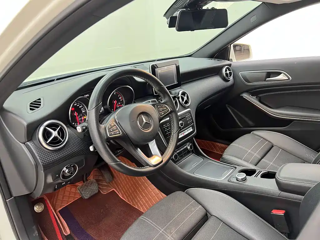 Mercedes-Benz A-Class 2017 — фото 14