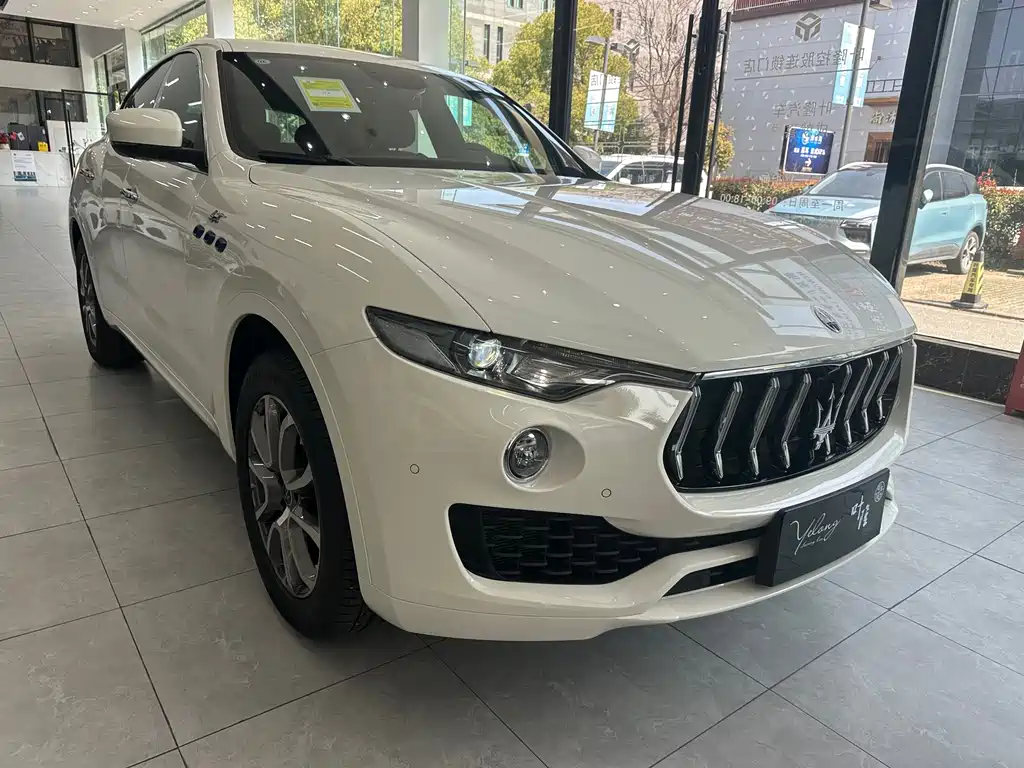 Maserati Levante — фото 3