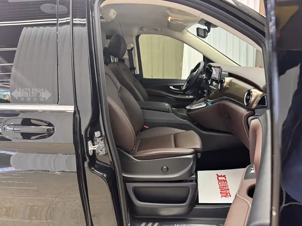 Mercedes-Benz V-Class 2023 — фото 18