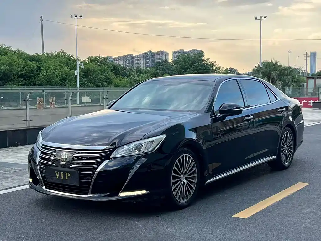 Toyota Crown 2019 — фото 1