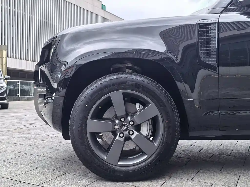 Land Rover Defender 2025 — фото 14