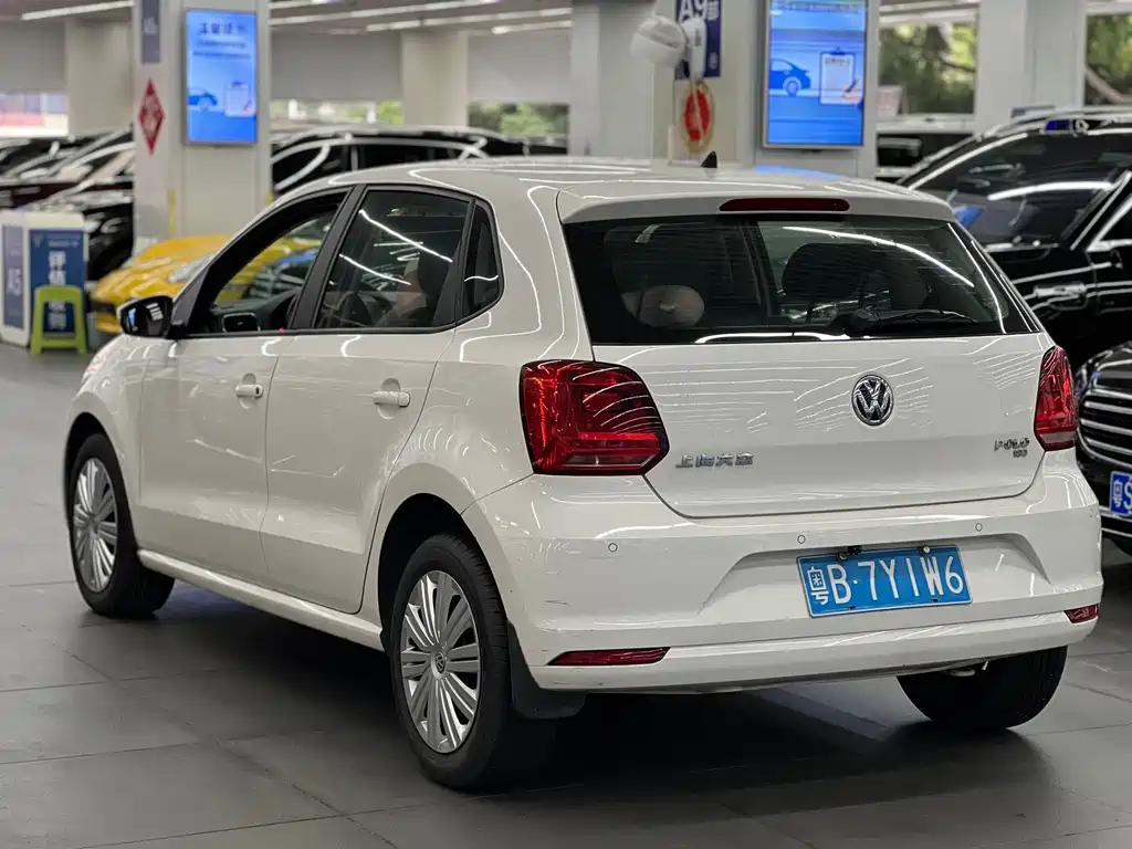 Volkswagen Polo 2016 — фото 10