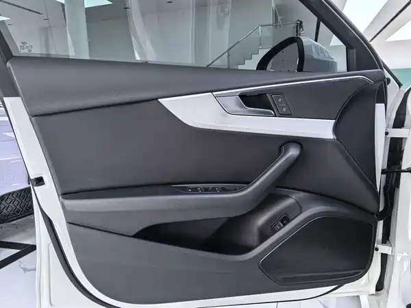 Audi A4L 2019