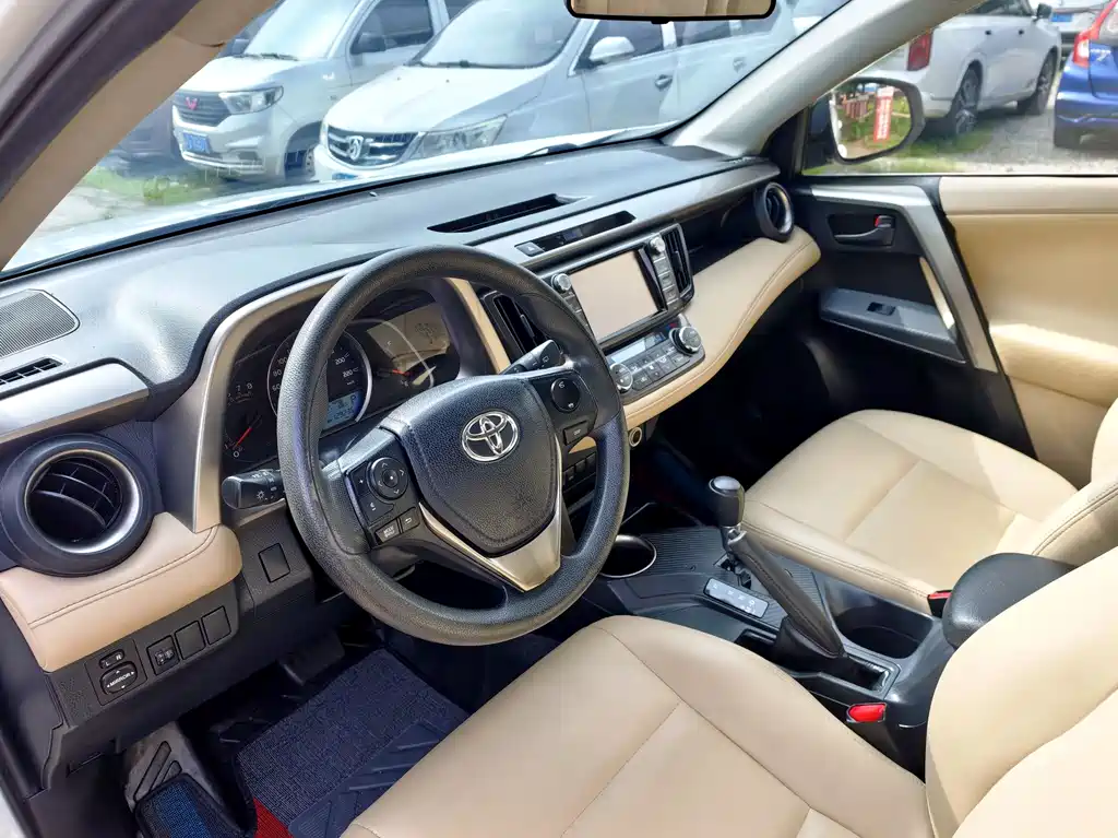 Toyota RAV4 2015 — фото 35
