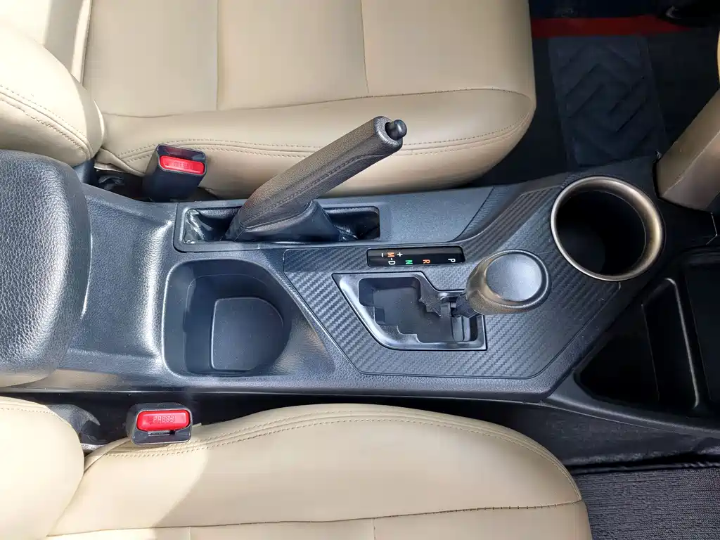 Toyota RAV4 2015 — фото 23