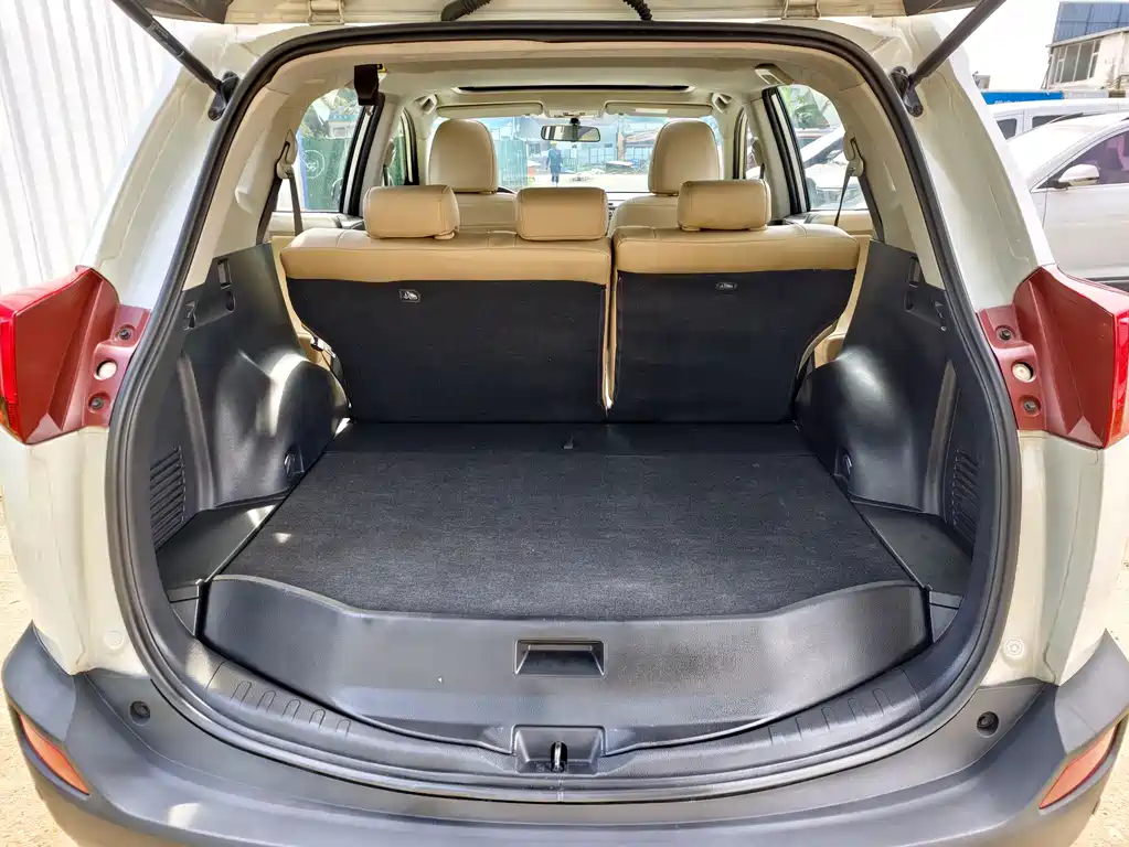Toyota RAV4 2015 — фото 31