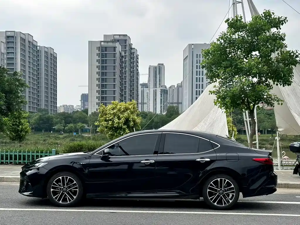 Toyota Camry 2024 — фото 3