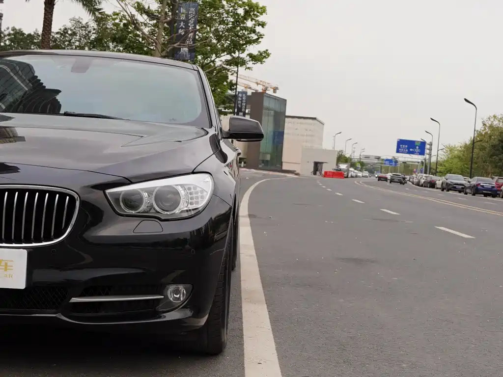BMW 5 Series GT 2013 — фото 19