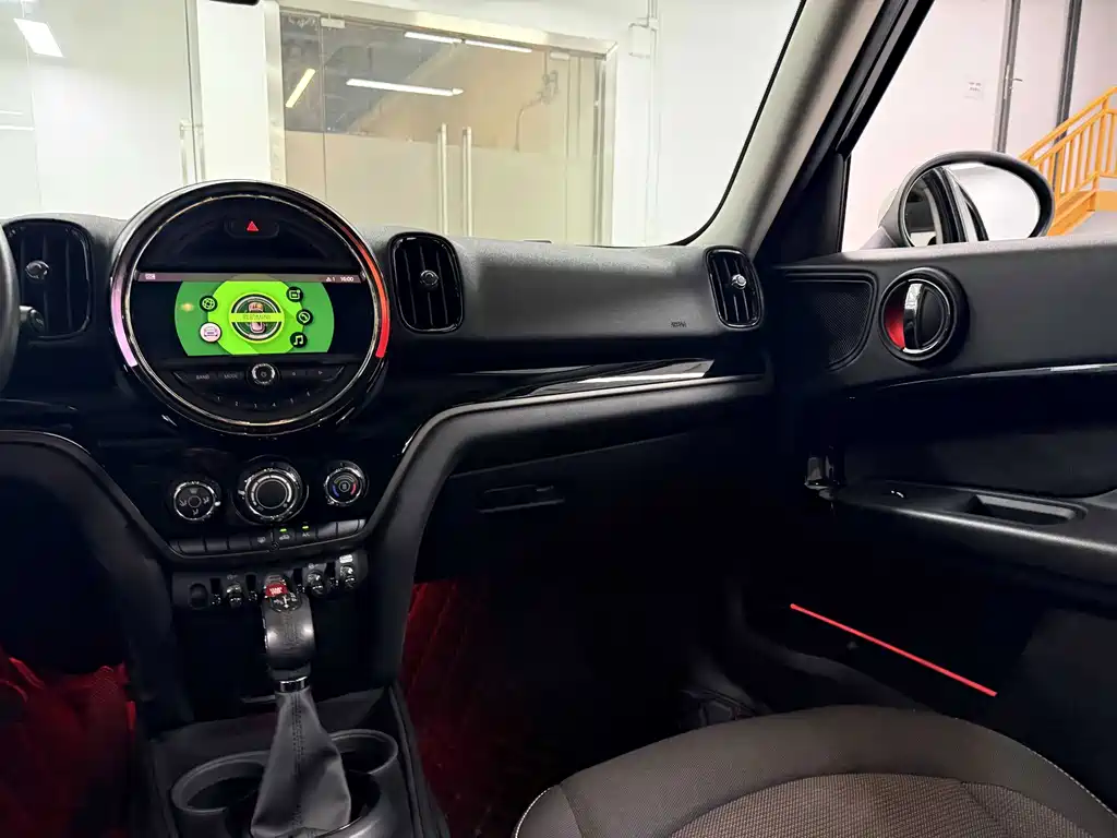 MINI Countryman 2019 — фото 17
