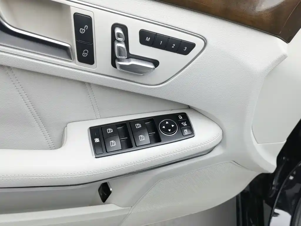 Mercedes-Benz E-Class 2015 — фото 9