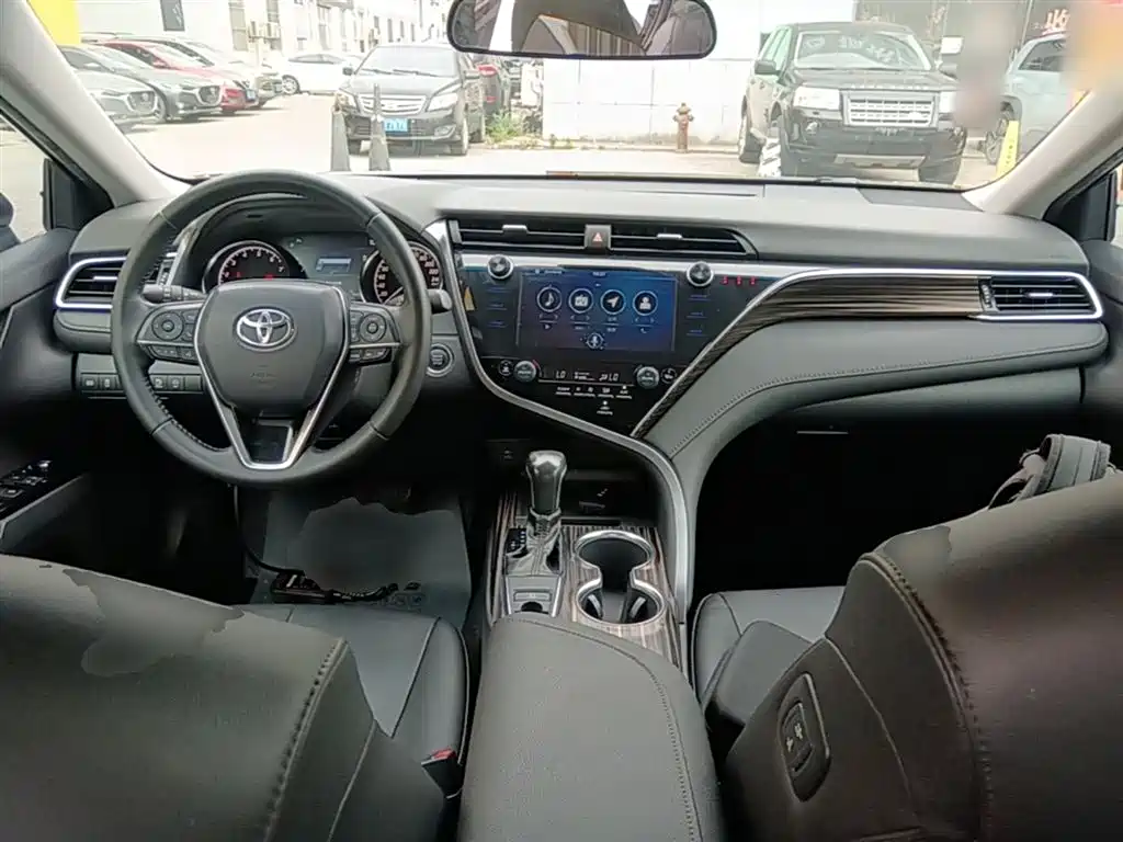 Toyota Camry 2019 — фото 10