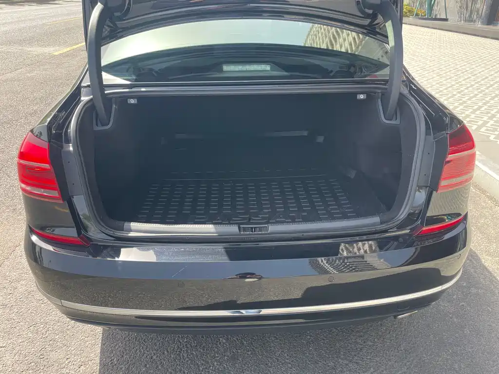 Volkswagen Passat 2018 — фото 17