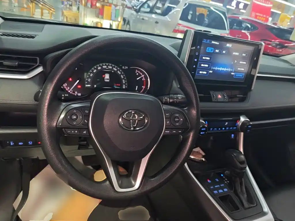 Toyota RAV4 2021 — фото 10