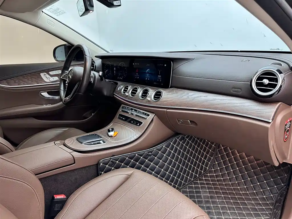 Mercedes-Benz E-Class 2023 — фото 11