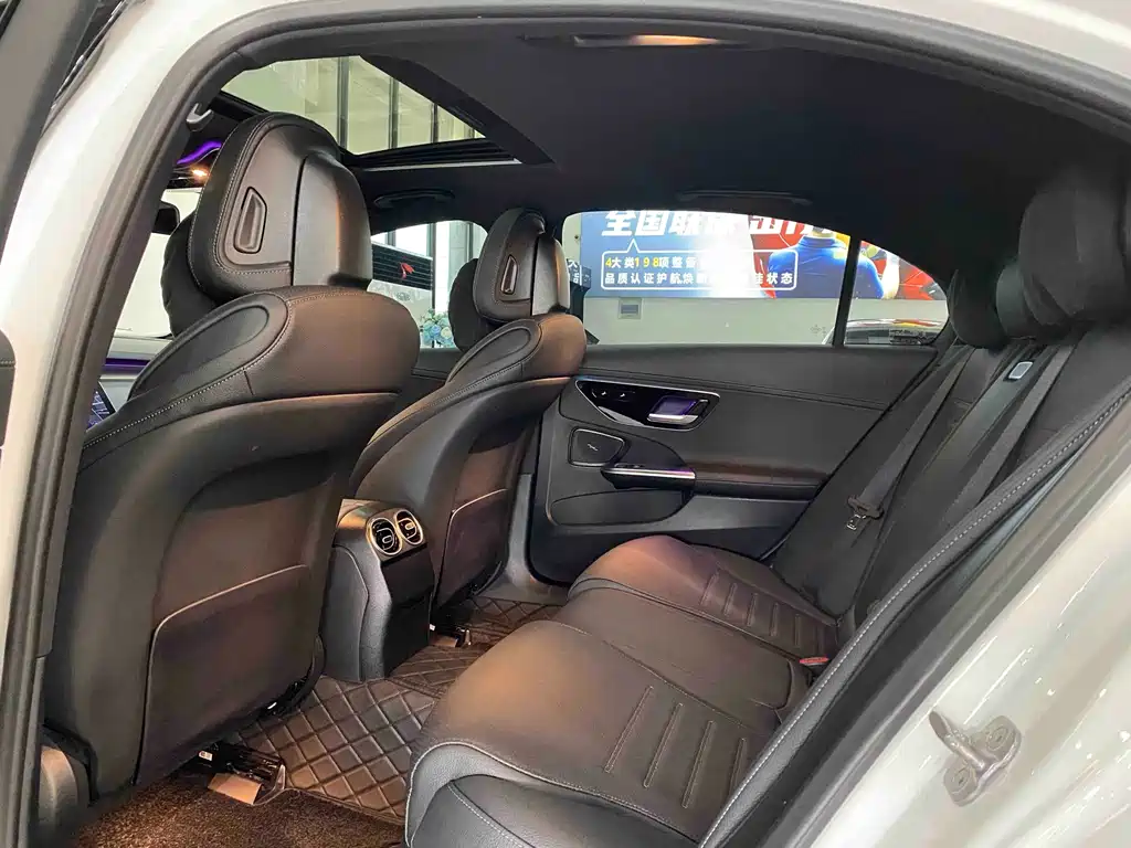 Mercedes-Benz C-Class 2024 — фото 13